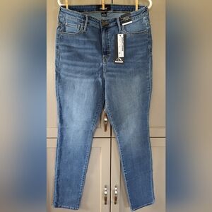Jordache NWT high rise, curvy, skinny jeans.